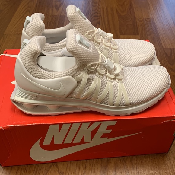 Women’s Nike shoe- white - Picture 9 of 9